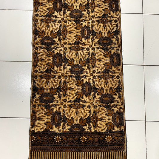 selendang prada (prada scarf)