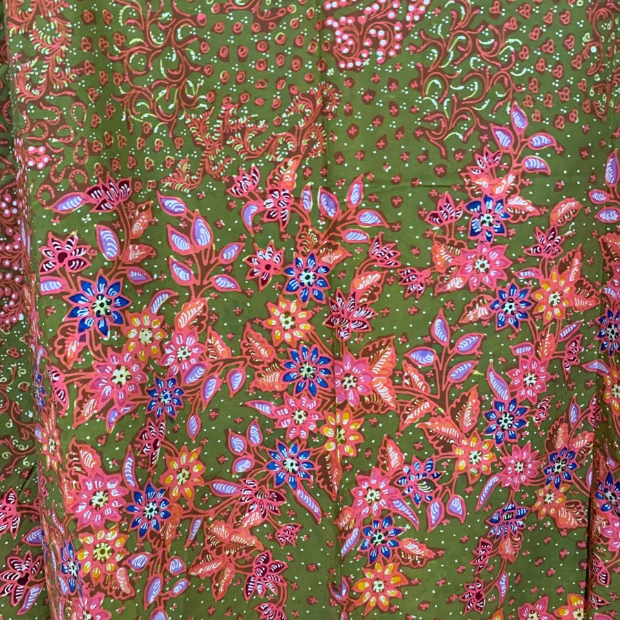 Auténtico batik escrito a mano con lasem: hermoso Buketan Cutikan en verde y rosa